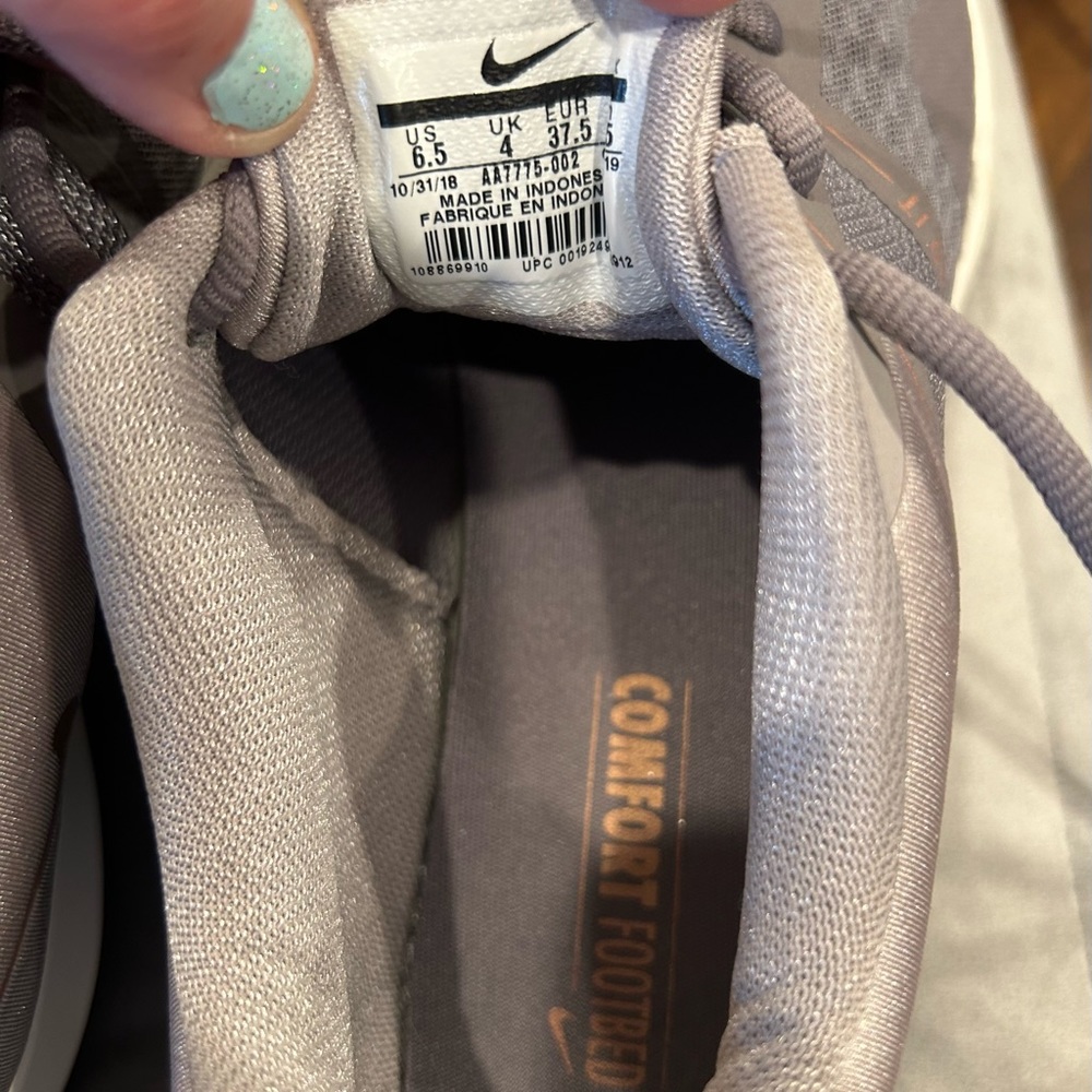 New Nike Tennis Shoes - Picture 3 of 4